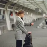 Gdzie zaparkować przy lotnisku Chopina? Porównanie opcji