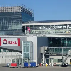 Jak dojechać z lotniska Chopina na dworzec centralny: szybkie sposoby