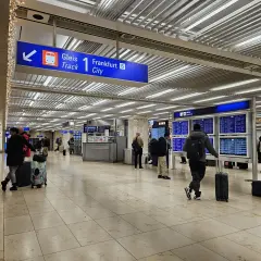 Jak łatwo poruszać się po lotnisku we Frankfurcie - poradnik dla każdego