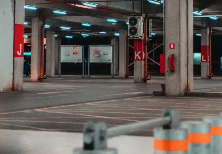 Jak łatwo i szybko zapłacić za parking na lotnisku: kompletny poradnik