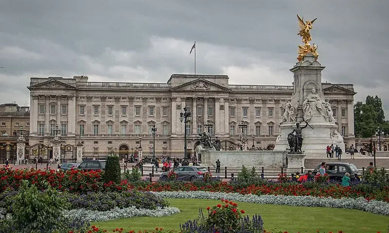 Pałac Buckingham w Londynie - zwiedzanie, zamek królewski, historia | London