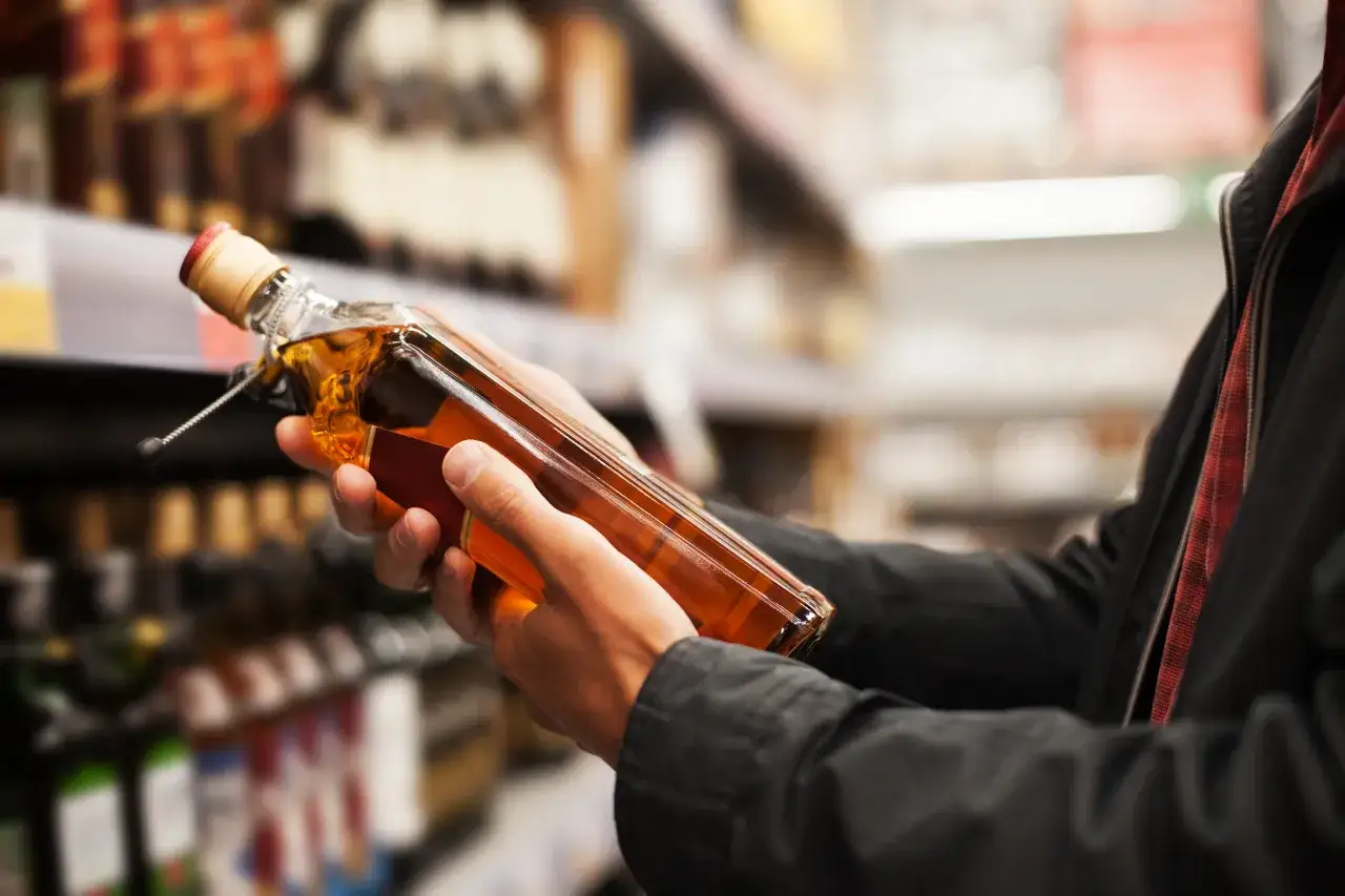 Zdjęcie Granica celna: ile litrów alkoholu można przewieźć bez mandatu - limity