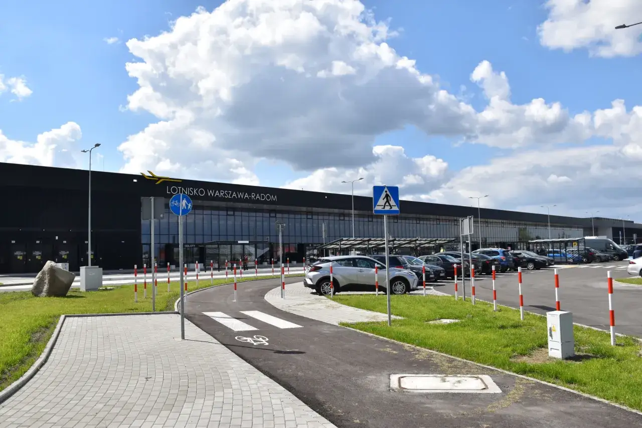 Zdjęcie Lotnisko w Radomiu oficjalnie otwarte: poznaj szczegóły inauguracji lotu